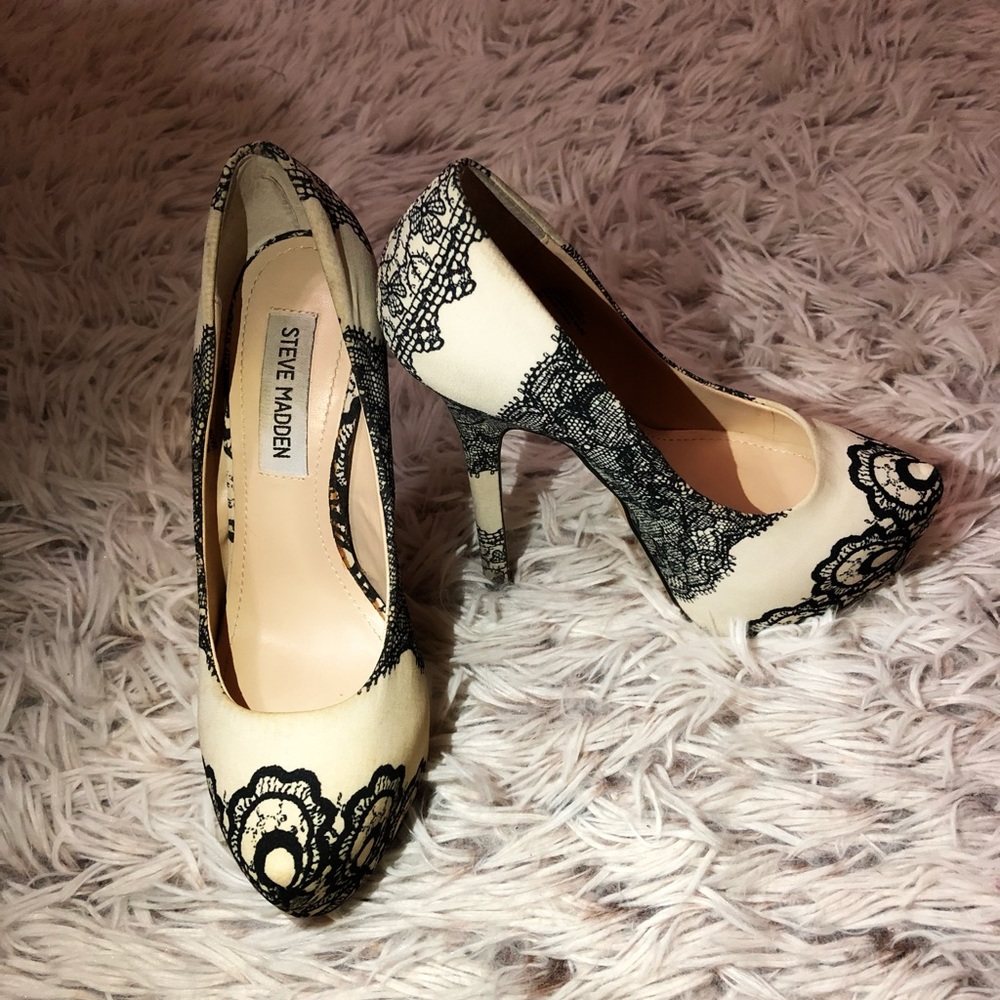 GORG Steven madden lace detail heels!!